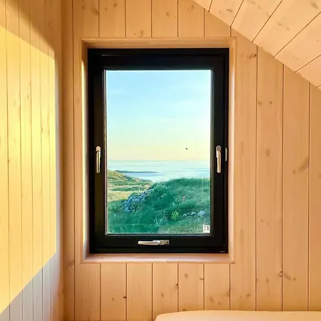 New With Ocean Views In Vesteralen Straumsjoen