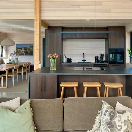 New With Ocean Views In Vesteralen 別荘 Straumsjoen